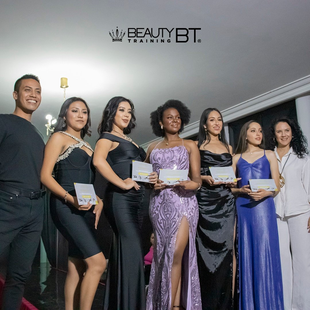 Alumnas graduadas de la Master Class de la academia Beauty Training BT